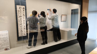 岐阜県中津川市の施設で本学学生が展示作業に参加しました