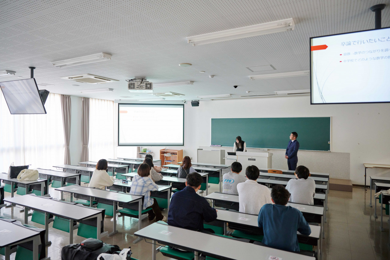 三重県内の算数・数学教育の現状を知り、ゼミで得た知識をアウトプットしながら、教育現場で生かせる指導方法についても研究しています。